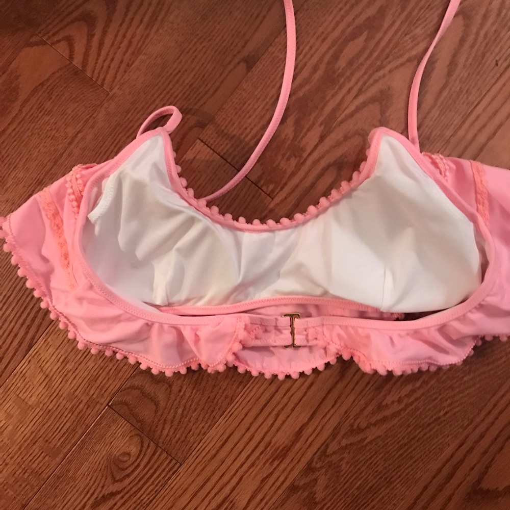 Victoria’s Secret Peach Flounce Bikini Top - Large - Picture 2 of 2